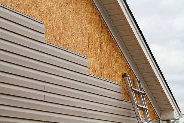 Professional Vinyl Siding technician working in Warminster, PA
